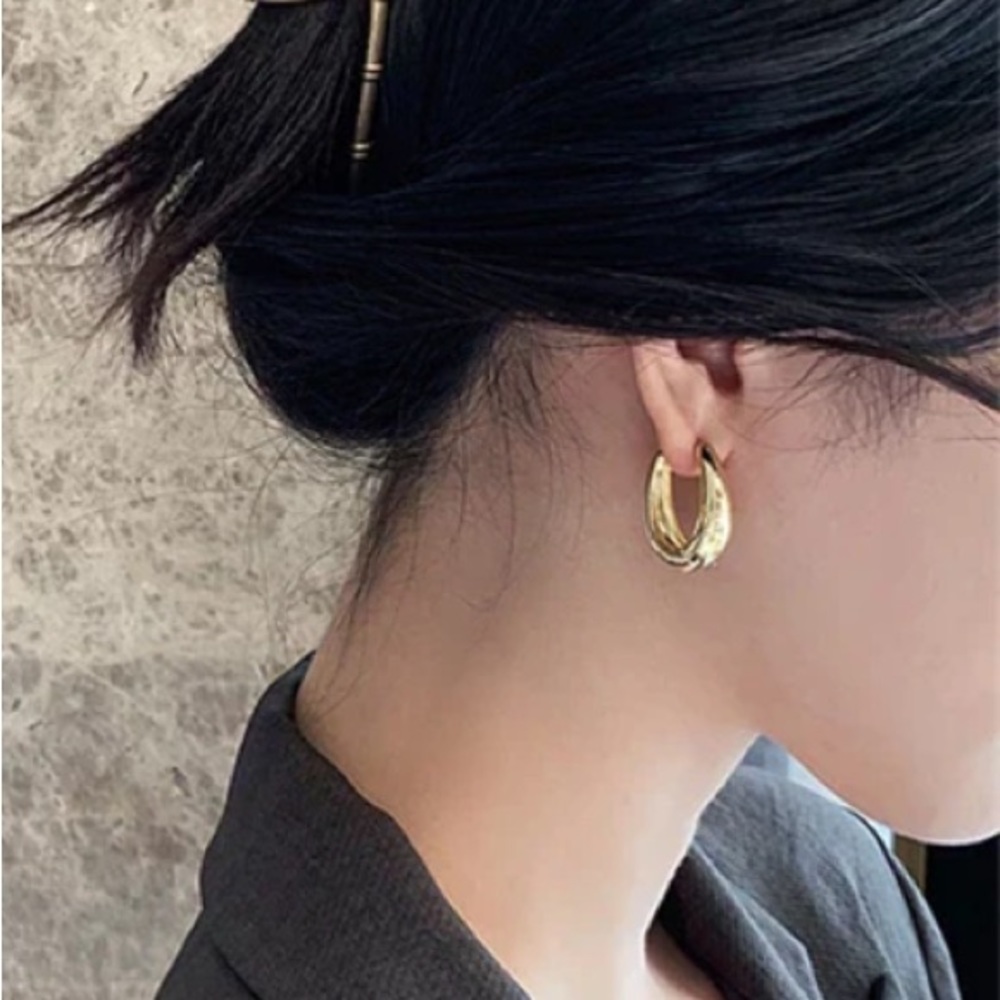NWT LUXURY 18k GOLD PLATED EARRINGS - Picture 4 of 8